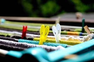 Wäsche auf dem Wäscheständer.
Bildquelle: congerdesign pixabay.com
