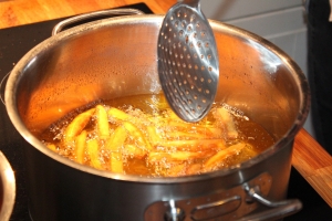 Pommes frites, Schaumlöffel in einem Kochtopf
Bildquelle: Peggy Marco pixabay.com